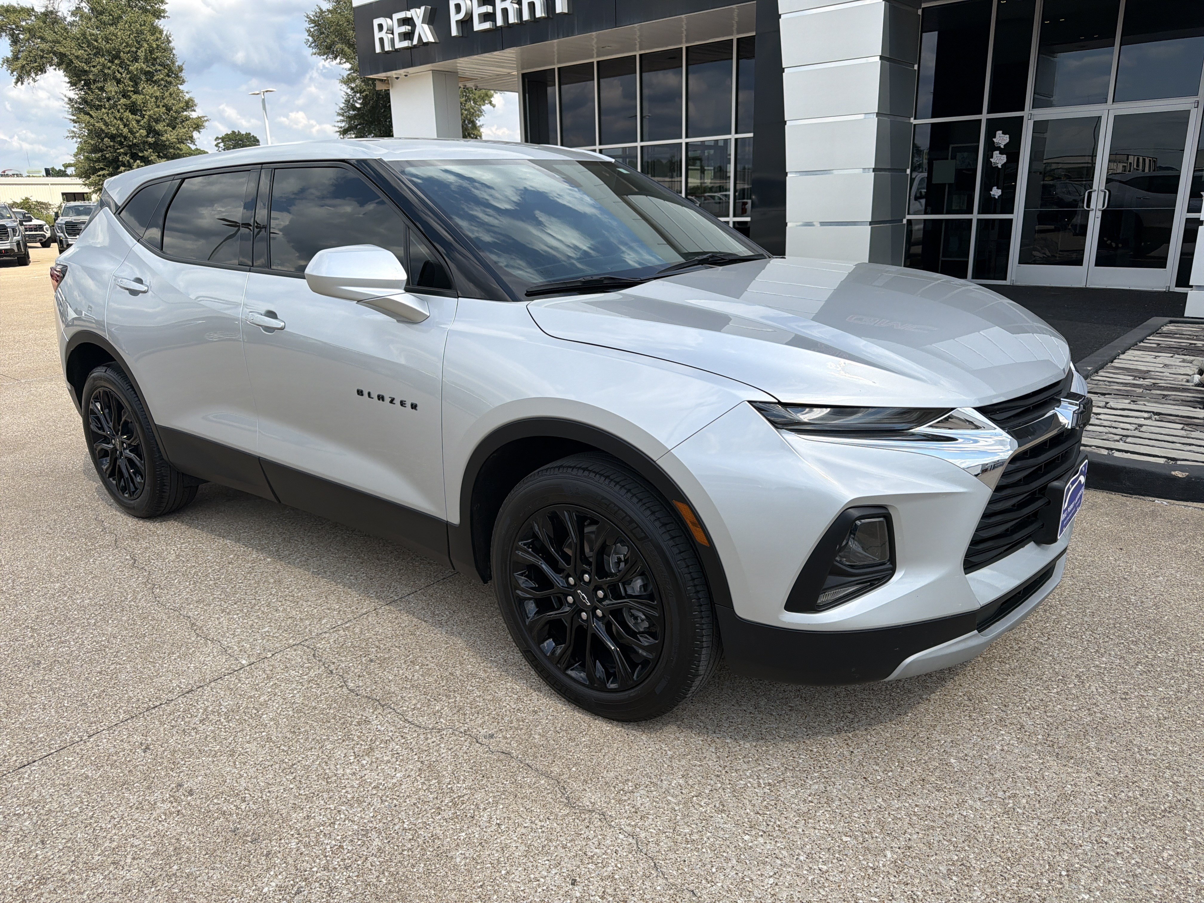 Used 2022 Chevrolet Blazer LT FWD image 2
