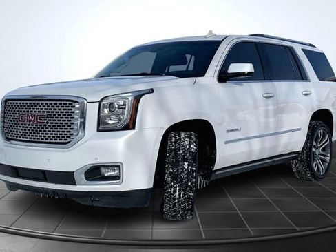 Used 2017 GMC Yukon Denali image 4