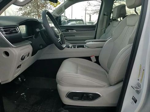 Certified 2024 Jeep Wagoneer Series III w/ Premium Group I AWD/4WD image 26