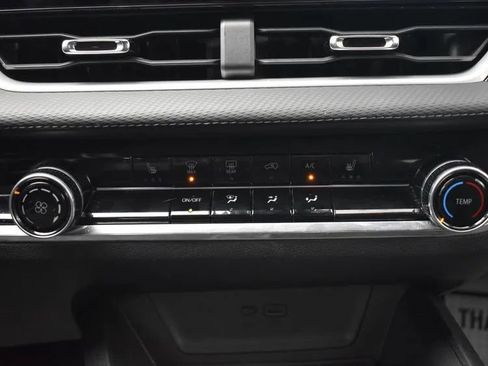 Used 2025 Chevrolet Equinox LT FWD image 34