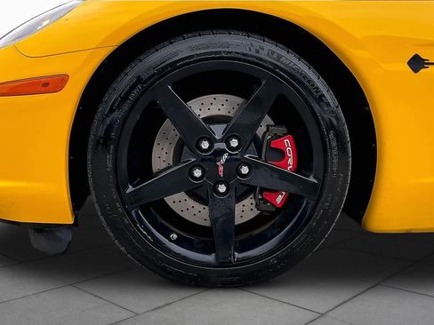 Used 2005 Chevrolet Corvette Coupe w/ Preferred Equipment Group RWD image 9