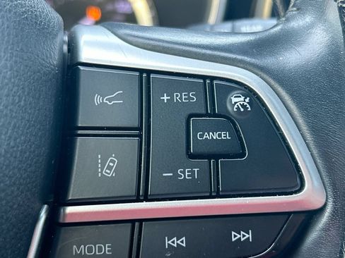 Used 2022 Toyota Highlander XSE FWD image 18