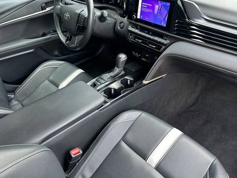Used 2025 Toyota Camry SE FWD image 18