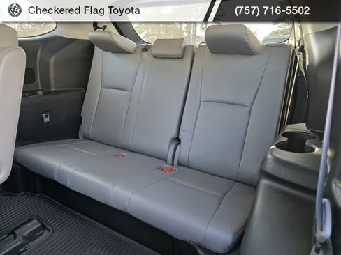 Used 2022 Toyota Highlander XLE image 21