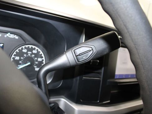 Used 2024 Ford F250 XLT image 39