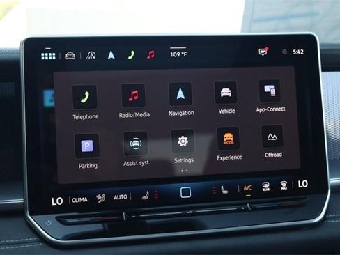 New 2025 Volkswagen Tiguan SE image 12