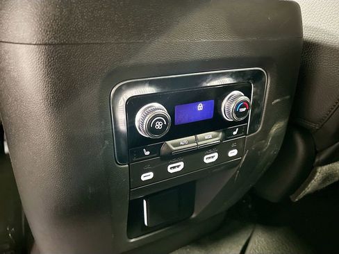 Used 2024 GMC Yukon XL Denali w/ Advanced Technology Package image 28