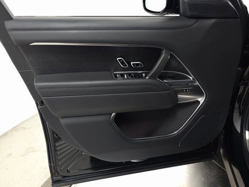 Used 2025 Land Rover Range Rover SE image 15