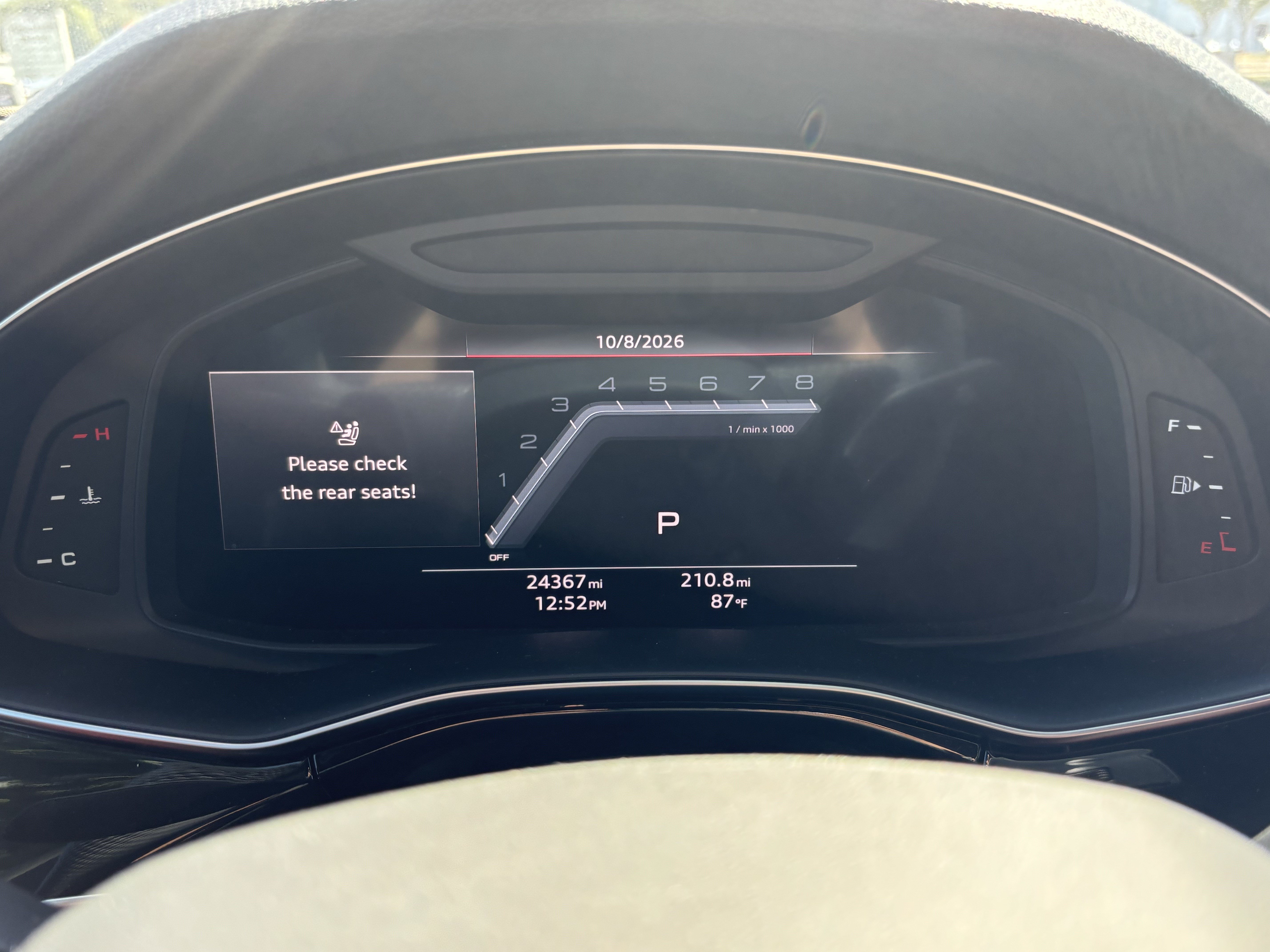 Used 2025 Audi SQ8 Premium Plus AWD/4WD image 21