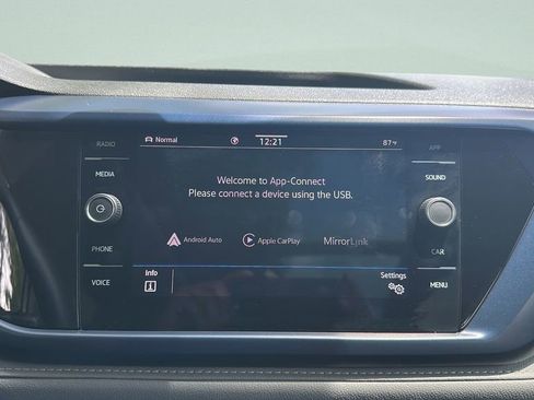 Used 2023 Volkswagen Taos SE AWD/4WD image 28