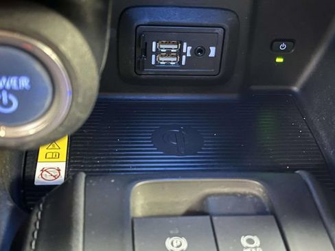 Used 2021 Toyota Venza LE w/ Carpet Mat Package (TMS) AWD/4WD image 32