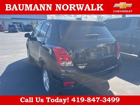 Used 2022 Chevrolet Trax LS w/ Tint and Cruise Package image 7