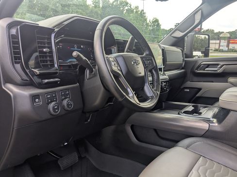 Used 2025 Chevrolet Silverado 2500 ZR2 w/ Technology Package AWD/4WD image 14