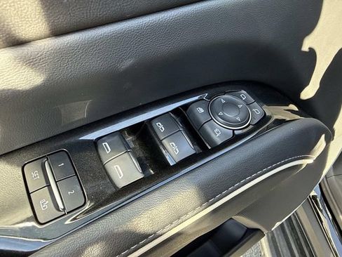 Used 2022 Cadillac Escalade ESV Premium Luxury image 10