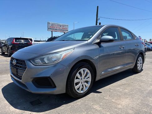 Used 2018 Hyundai Accent SE FWD image 2