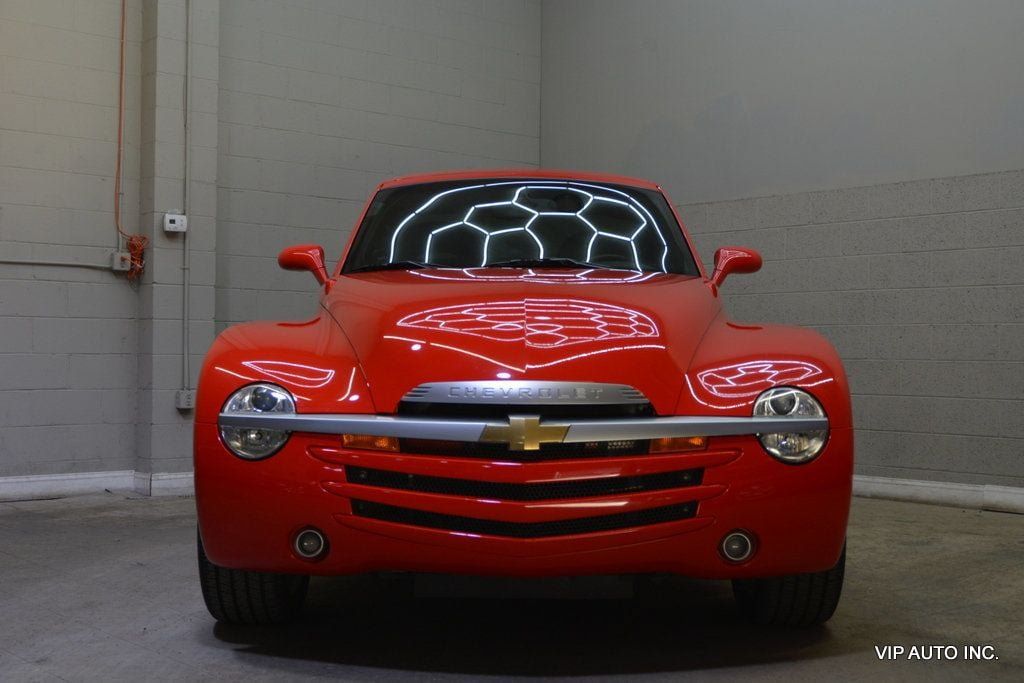 Used 2003 Chevrolet SSR w/ Preferred Equipment Group RWD image 3