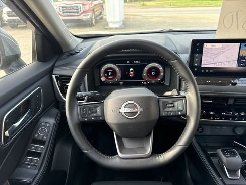 Used 2025 Nissan Rogue Platinum AWD/4WD image 10