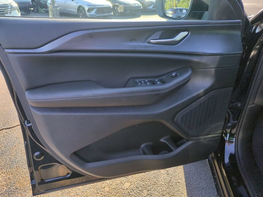 New 2027 Jeep Grand Cherokee Laredo X RWD image 12