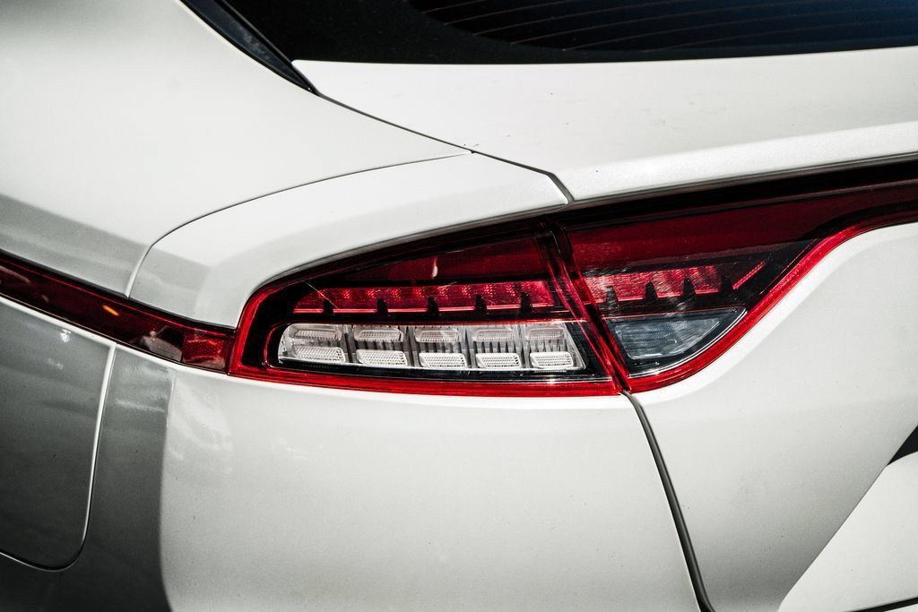 Used 2022 Kia Stinger GT1 AWD/4WD image 8
