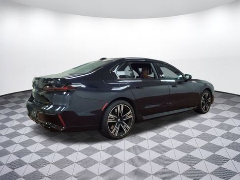 Certified 2023 BMW 760i xDrive w/ Luxury Rear Seating Package image 8