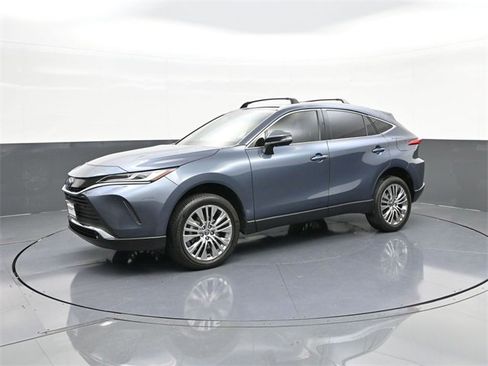 Used 2023 Toyota Venza Limited image 27