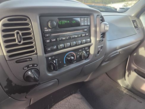 Used 2001 Ford F150 XLT image 16