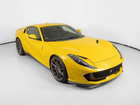 Used 2018 Ferrari 812 Superfast RWD image 30