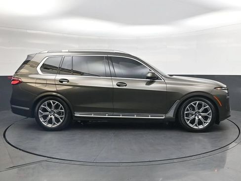 Used 2025 BMW X7 xDrive40i w/ Premium Package AWD/4WD image 3