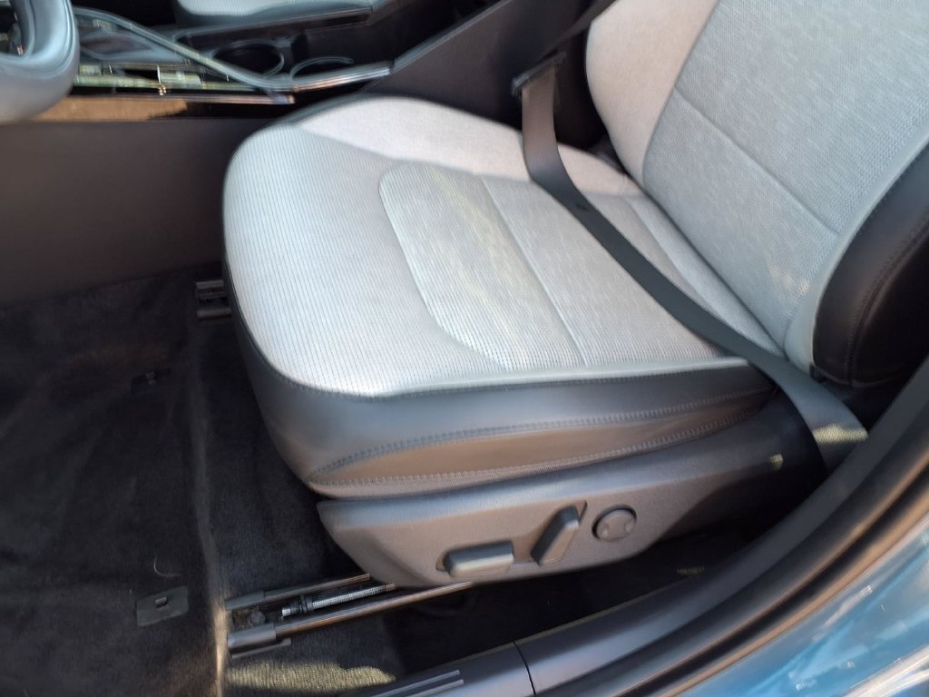 Used 2025 Kia Niro FWD image 25