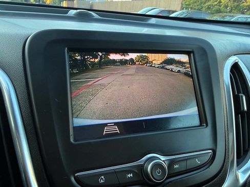 Used 2021 Chevrolet Equinox LT FWD image 31