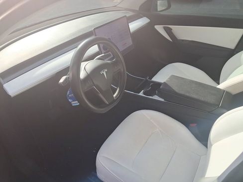 Used 2021 Tesla Model Y Standard Range image 5
