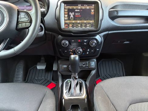 Used 2022 Jeep Renegade Latitude AWD/4WD image 11