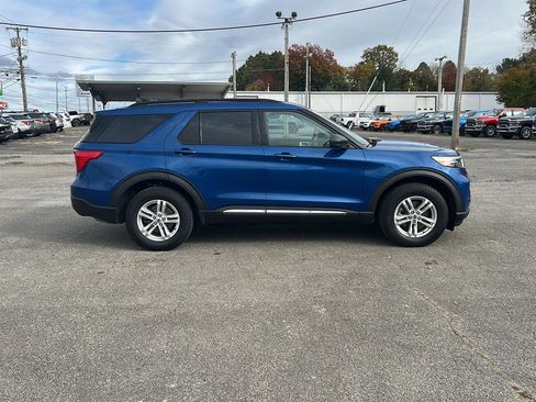 Used 2022 Ford Explorer XLT w/ Equipment Group 202A image 6