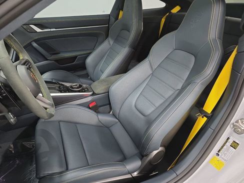 Certified 2025 Porsche 911 Turbo AWD/4WD image 5