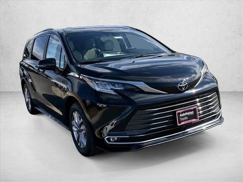 New 2026 Toyota Sienna Limited image 3