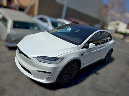 Used 2022 Tesla Model X image 2