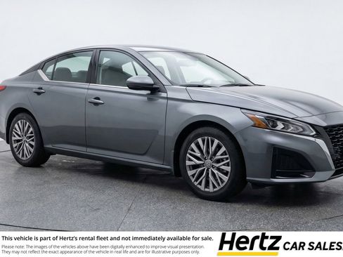 Used 2025 Nissan Altima 2.5 SV image 1