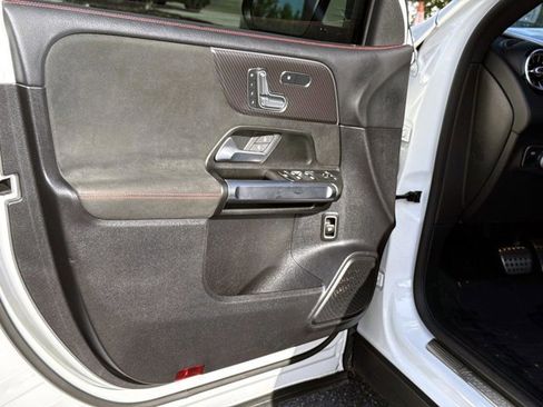 Used 2021 Mercedes-Benz GLB 250 image 18