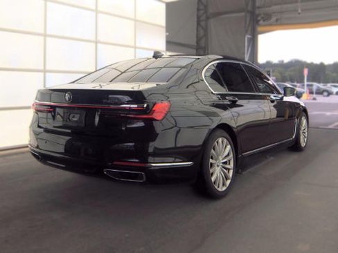 Used 2022 BMW 740i RWD image 2