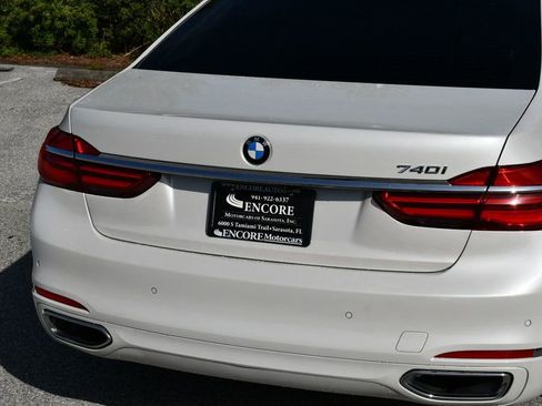 Used 2018 BMW 740i RWD image 10