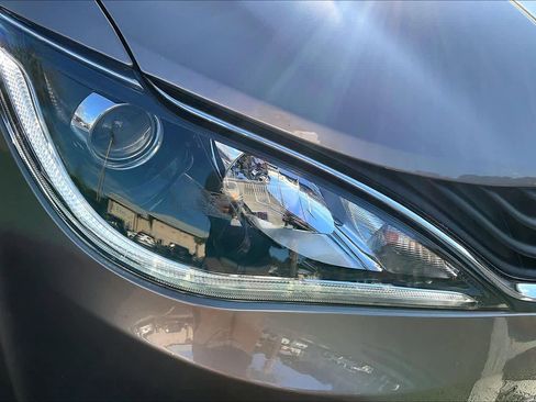 Used 2018 Chrysler Pacifica Limited w/ Advanced Safetytec Group image 28