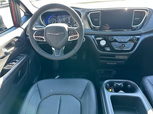 New 2026 Chrysler Pacifica Select image 19