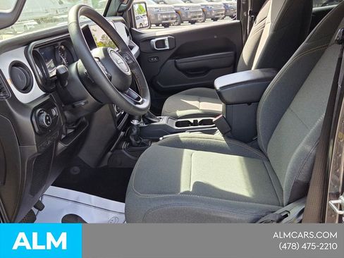 Used 2024 Jeep Gladiator Sport AWD/4WD image 9