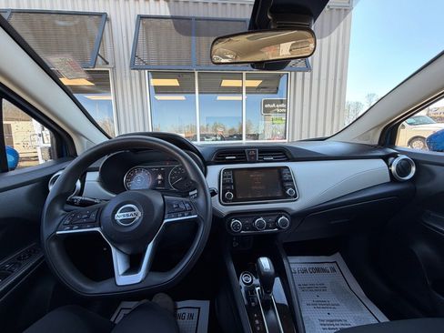 Used 2021 Nissan Versa SV image 8