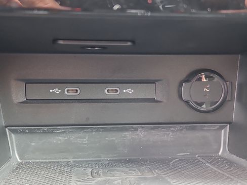 Certified 2024 Volkswagen Taos SE AWD/4WD image 11