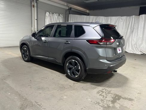 Used 2024 Nissan Rogue SV AWD/4WD image 5