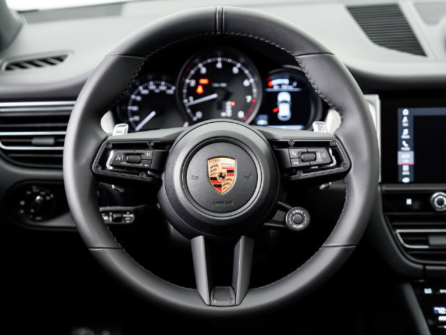 Certified 2026 Porsche Macan AWD/4WD image 12
