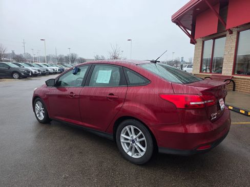 Used 2017 Ford Focus SE w/ Cold Weather Package image 5