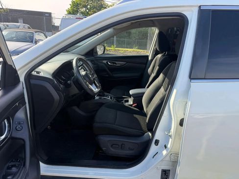 Used 2019 Nissan Rogue SV FWD image 25