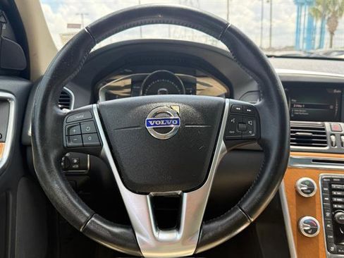 Used 2017 Volvo XC60 T5 Inscription w/ Preferred Option Package FWD image 13